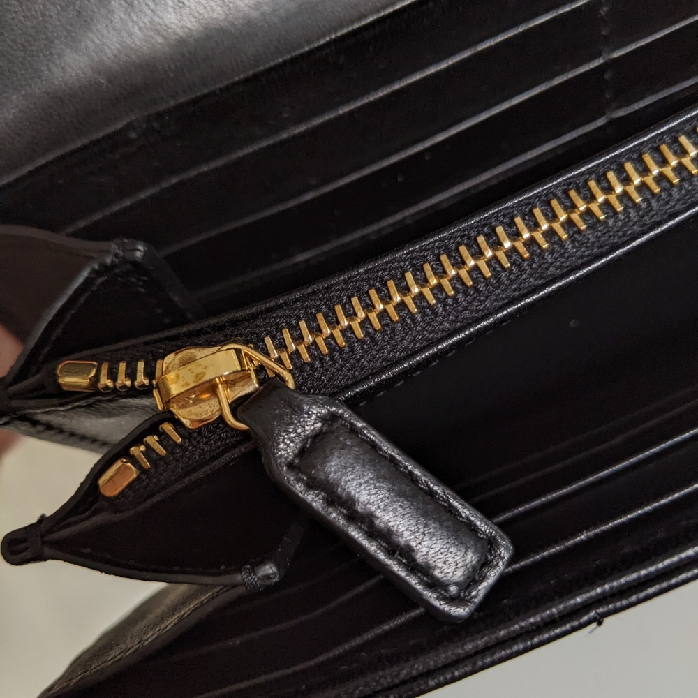 Yves Saint Laurent Black Quilted Wallet - Picture 10 of 12